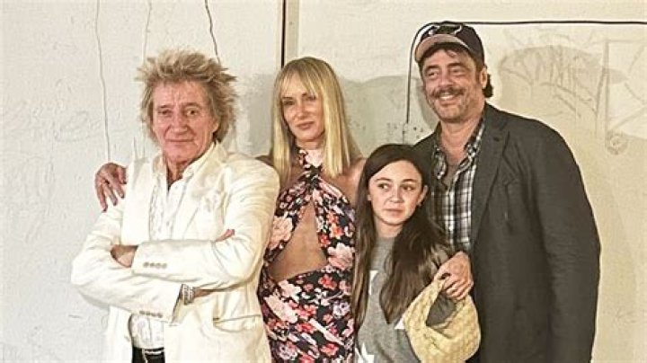 Kimberly Stewart and Benicio Del Toro&rsquo;s Daughter Delilah Is All Grown Up in Rare Family Photo