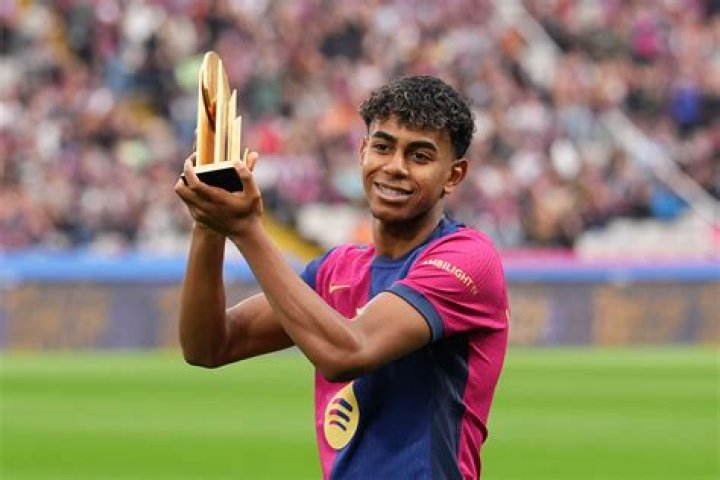 Lamine Yamal juega ante Betis y es el debutante m&aacute;s joven del Barcelona