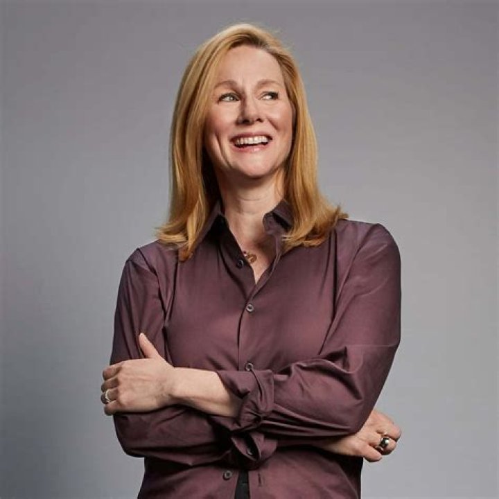 Laura Linney Biography Career, Net Worth, Husband, Kids, Body