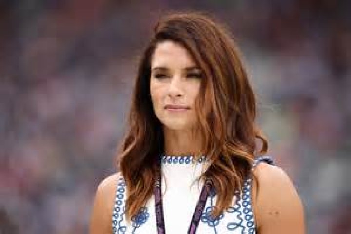 Look Danica Patrick Reacts To The Racy Bikini Photo The Spun