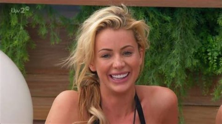 Love Island Olivia Attwood's mother and sister defend her Daily Mail