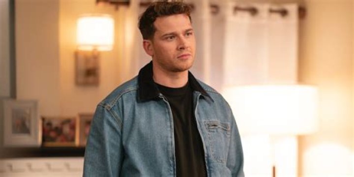 &lsquo;911&rsquo; Star Oliver Stark Was &lsquo;Bruised and Battered&rsquo; Filming Epic Season 6 Finale
