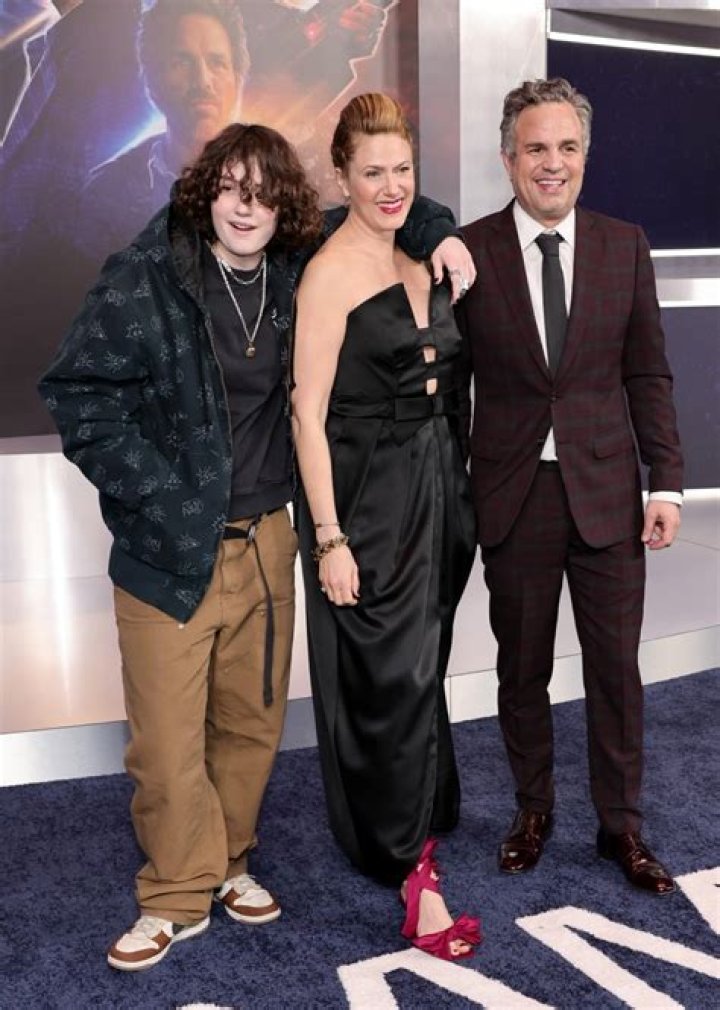 Mark Ruffalo Photo With Daughter Bella On Red Carpet