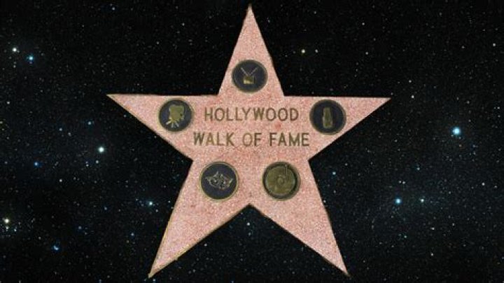 Meet Jenna Elfman: A Hollywood Star In The Spotlight