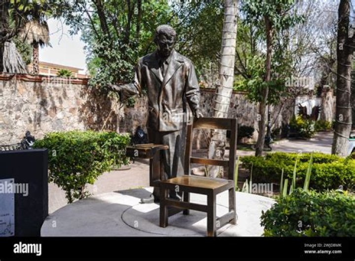 Mexican actor Mario Moreno "Cantinflas" (19111963) Ir&aacute;n Eory Iranian SpanishMexican singer