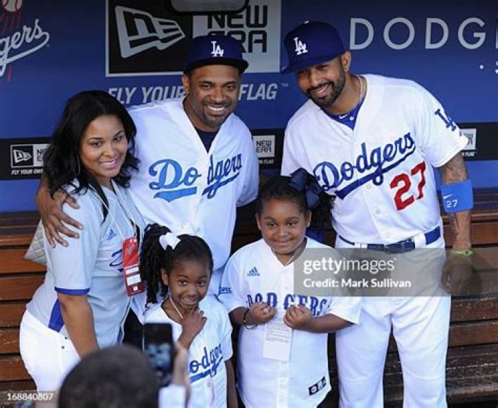 Mike Epps and wife Mechelle Epps at the premiere Next Day Air held at