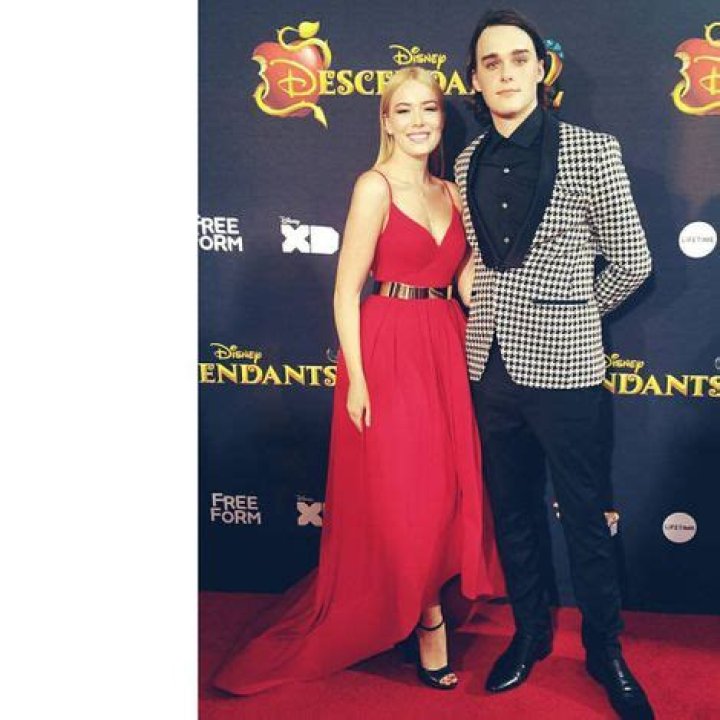 Mitchell Hope Girlfriend 'Descendants' Star's Dating History