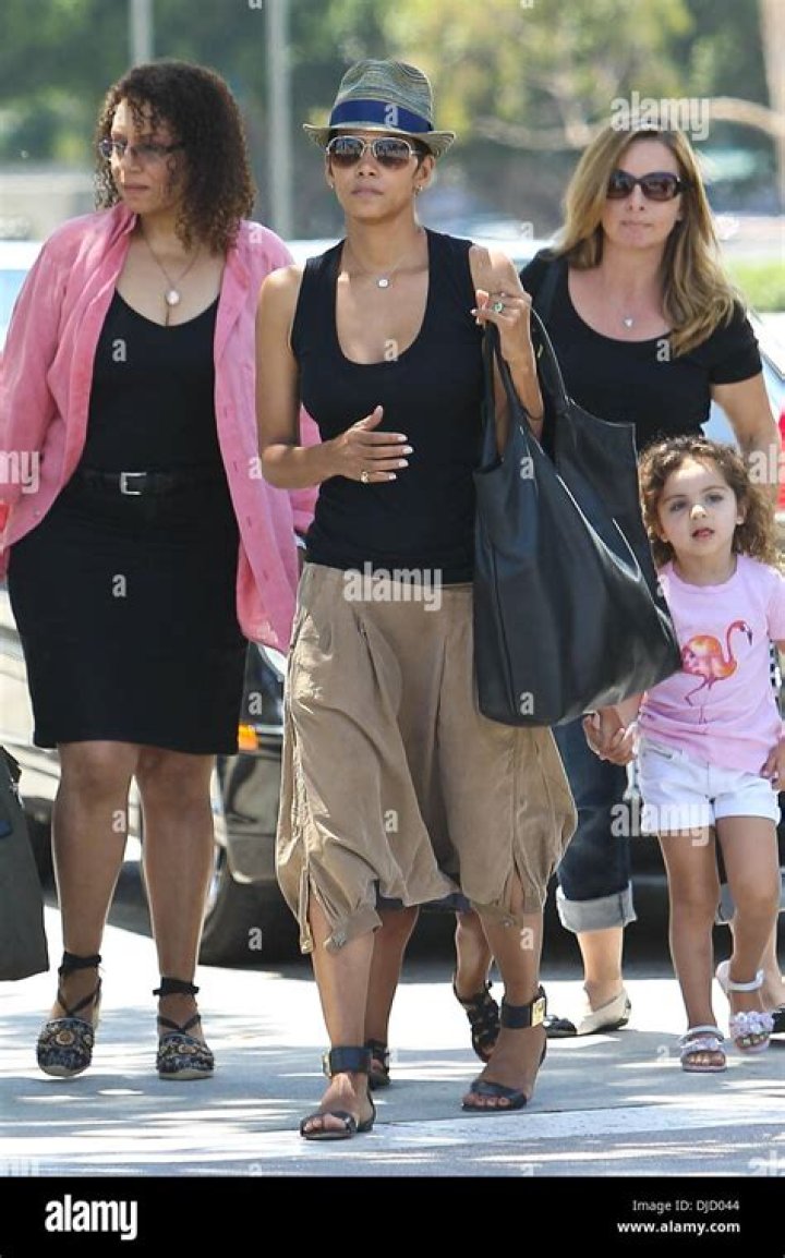 Nahla Aubry (Halle Berry's Daughter) VS Wyatt Kutcher (Mila Kunis's