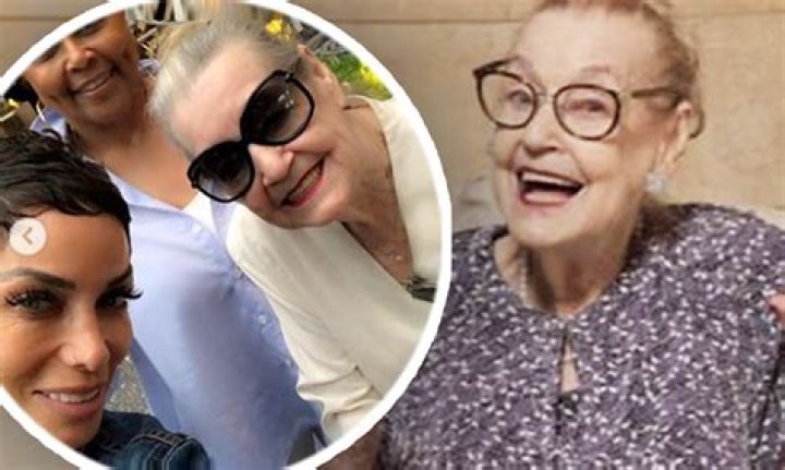 Nicole Murphy reveals her mom has passed away 'Words can't describe