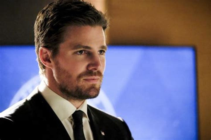 [No Spoilers] Does anyone miss the Season 5/6 Oliver Queen hairstyle