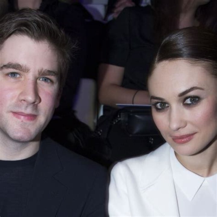 Olga Kurylenko et son amoureux Max Benitz au d&eacute;fil&eacute; Haute Couture