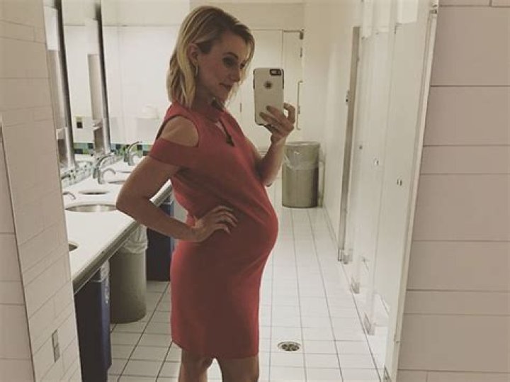 Pregnant meteorologist responds to body shamers &lsquo;My body is not your