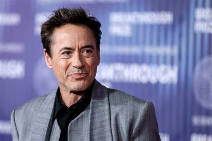 Robert Downey Sr. Мать — бетти маклафлин — ирландка.