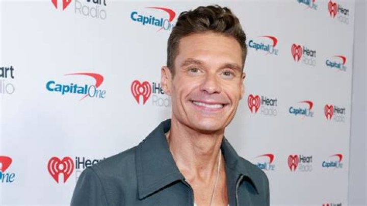 Ryan Seacrest's girlfriend Aubrey Paige shows off curves in tiny bikini