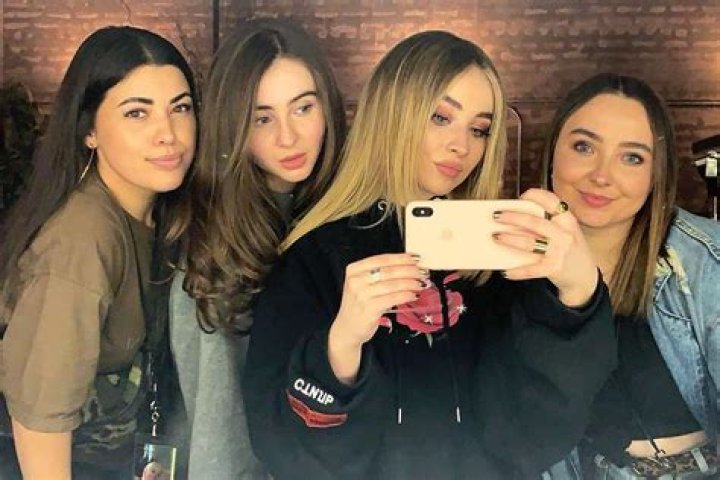 Sabrina Carpenter Family Pictures, Husband, Sisters, Age