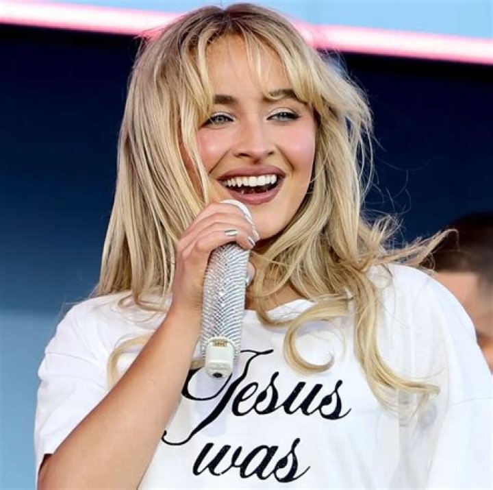 Sabrina Carpenter's Height, Weight, Bio, Measurements & More