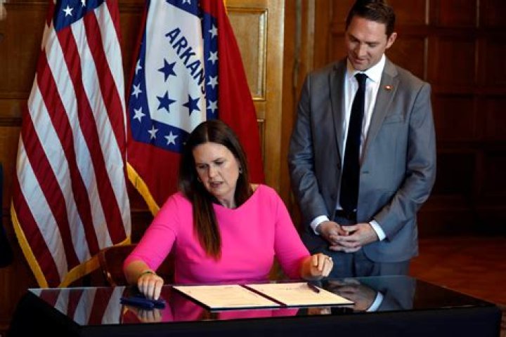 Sarah Huckabee Sanders Biography Facts, Childhood, Family & Achievements