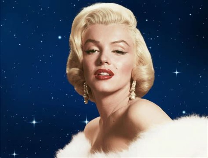 satnin Marilyn Monroe for an advert by Tom Kelley, 1951. Marilyn