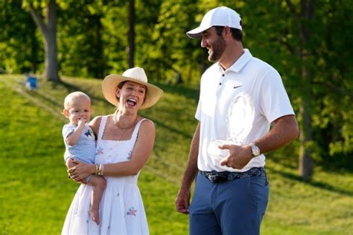 Scottie Scheffler&rsquo;s Wife Meredith Stepped Into Role Of Caddie At The