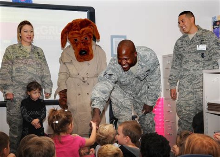 Scruff McGruff takes a bite out of Crime Prevention Month > Space Base