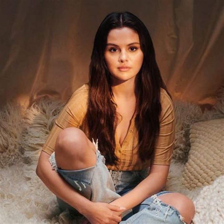 Selena Gomez Movie Date with Pregnant Mom Mandy! Photo 2883385