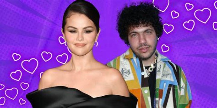 Selena Gomez's Crystal Nails at the 2023 Golden Globes POPSUGAR Beauty UK