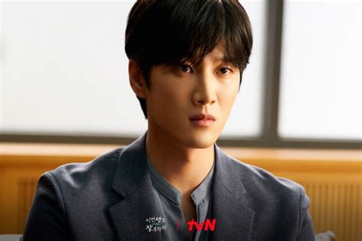 Shin Hye Sun Gets Interviewed By Ahn Bo Hyun In &ldquo;See You In My 19th