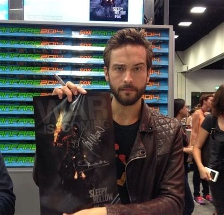 Sleepy hallow Sleepy hollow, Tom mison, Sleepy hollow tv series