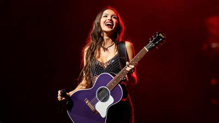 Sophia Rodrigo Who is Olivia Rodrigo mother? Age, family, job, net worth