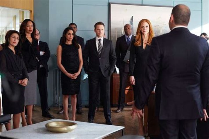 Suits Season 1 Where to watch streaming and online