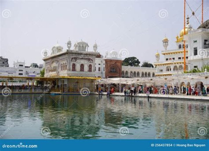 SUVARNA MANDIR(GOLDEN TEMPLE) IN AMRITSAR PUNJAB