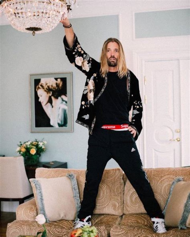 Taylor Hawkins & The Coattail Riders on Amazon Music