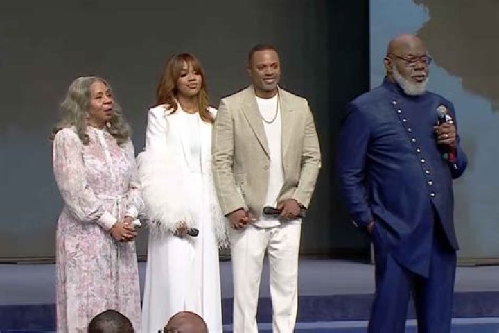T.D. Jakes, Wife And Family Reflect On Love On Anniversary Ambo TV