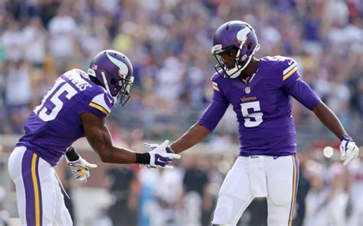 Teddy Bridgewater carted off due to injury in his first career start