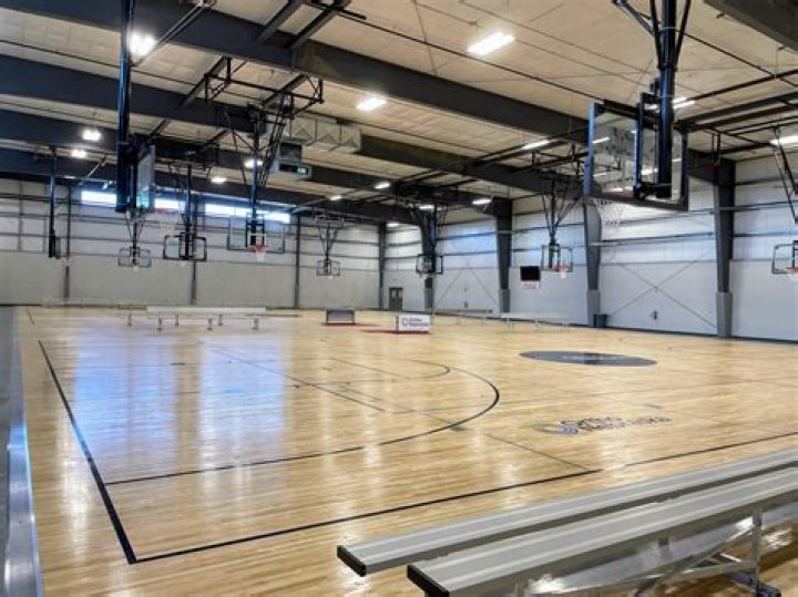 The awesome center court at the Natchez Mall in Mississippi /// Such a delightful and petite