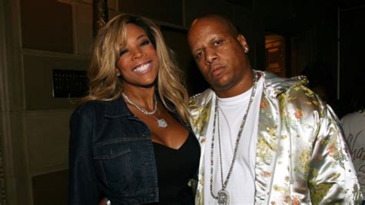 The Surprising Net Worth Of Travis And Becky Renner: Uncovered!