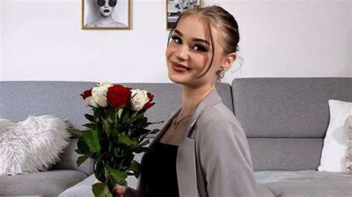 TikTokStar Jasi zeigt ihren AfterBabyBody im Bikini