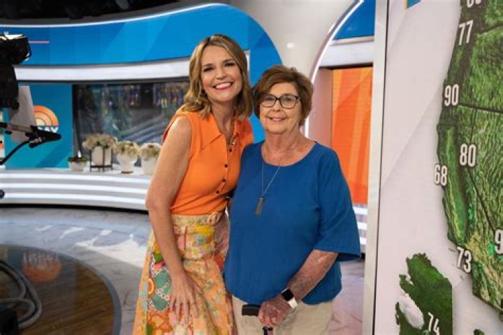 Today&rsquo;s Savannah Guthrie stuns in a lowcut dress & leather coat during