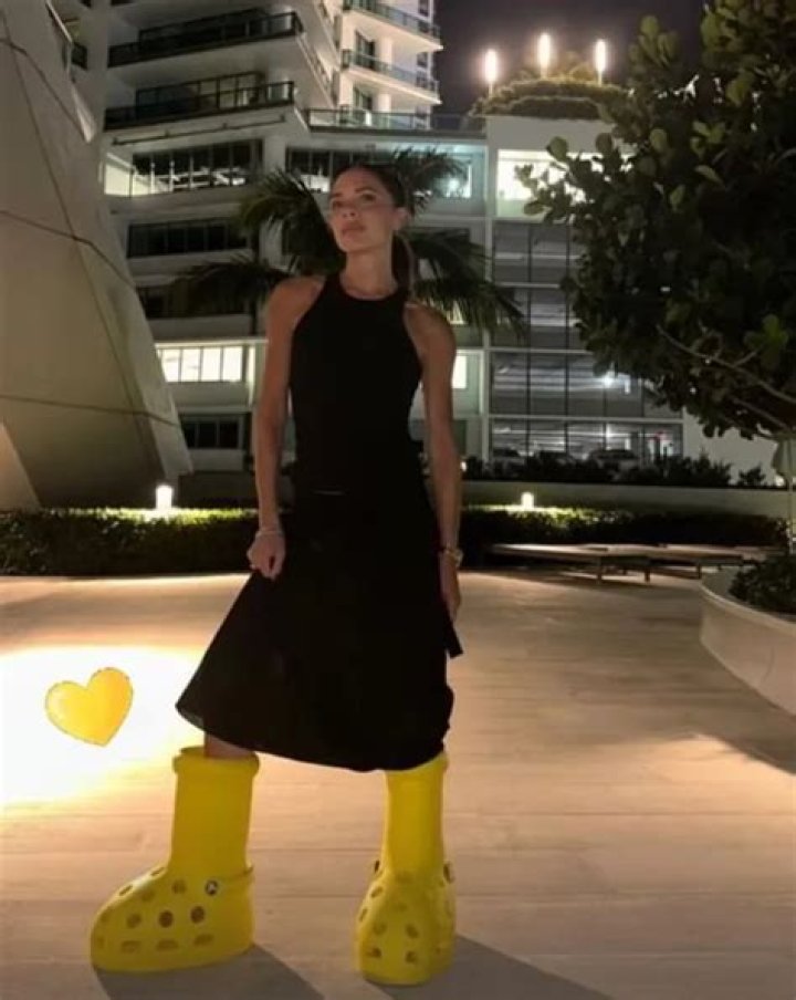 Victoria Beckham pokleknula pred bizarnim čizmama koje su podijelile modni svijet tportal