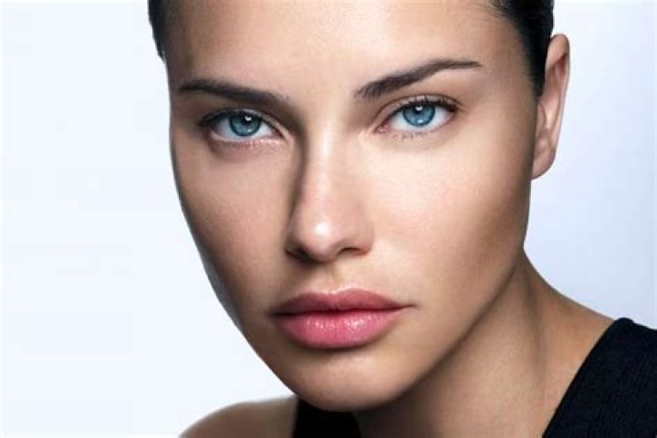 Vid&eacute;o Exclusif Adriana Lima et son mari Marko Jaric se rendent &agrave; la
