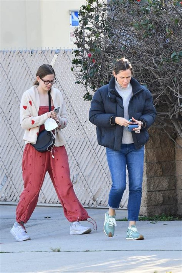 Violet Affleck How Do J.Lo & Ben Affleck&rsquo;s Daughter Get Along?