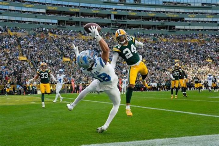 What is NFLs Forward Handoff Rule? A Guide For 2023 New NFL Rule