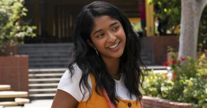 Who Plays Devi on Netflix's Never Have I Ever? POPSUGAR Entertainment