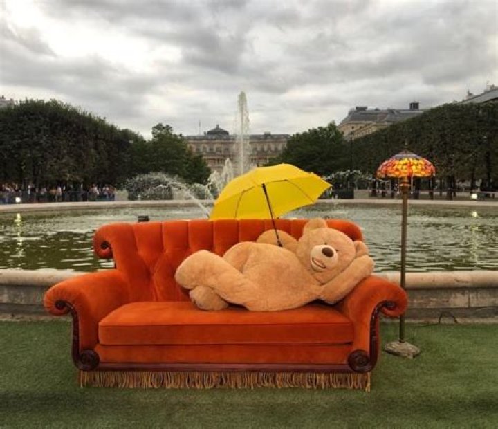 Why Teddy Bears Are Invading Paris in 2021 Teddy bear, Teddy, Massive