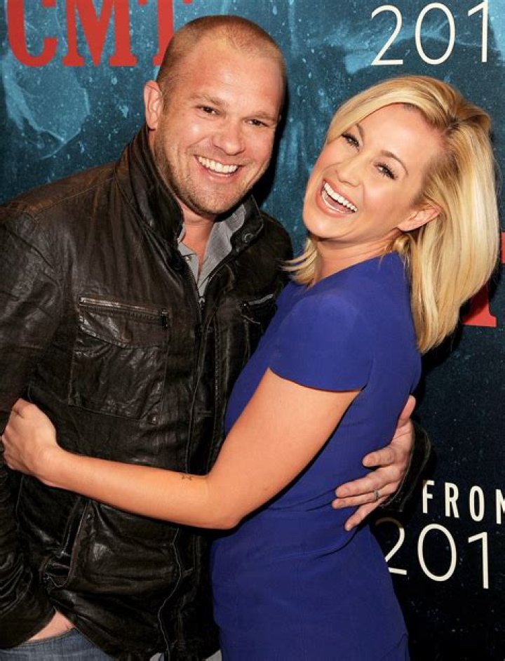 Widowed country music star breaks her silence six months after