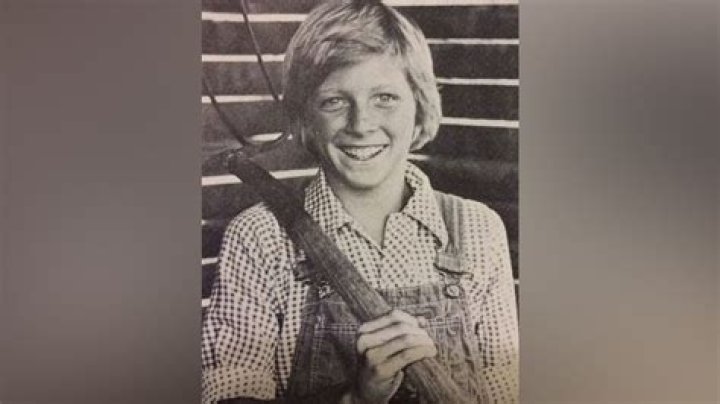 William Zabka bio, age, photos in youth, career path, family, children, height 2024 Zoomboola